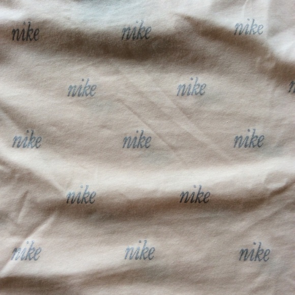 NIKE METALLIC LOGO PRINT T SHIRT SIZE XS NWT - Picture 9 of 9